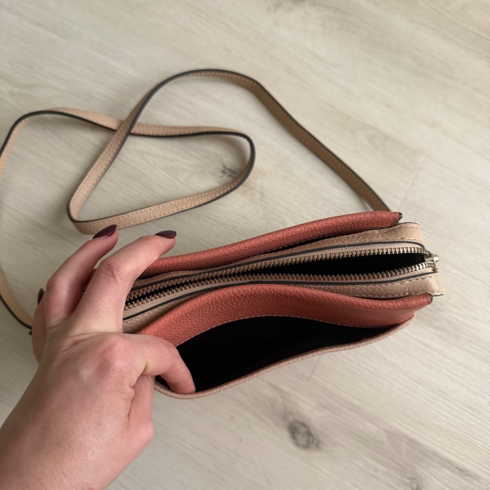 Vince Camuto cross bag - Picture 5 of 6